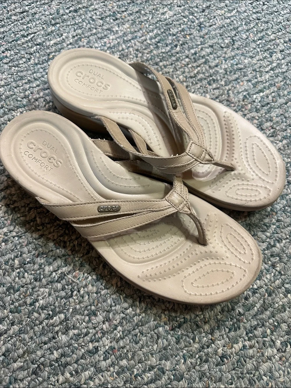 Crocs Beige Dual Comfort Thong Sandals Flip Flops - Picture 2 of 4